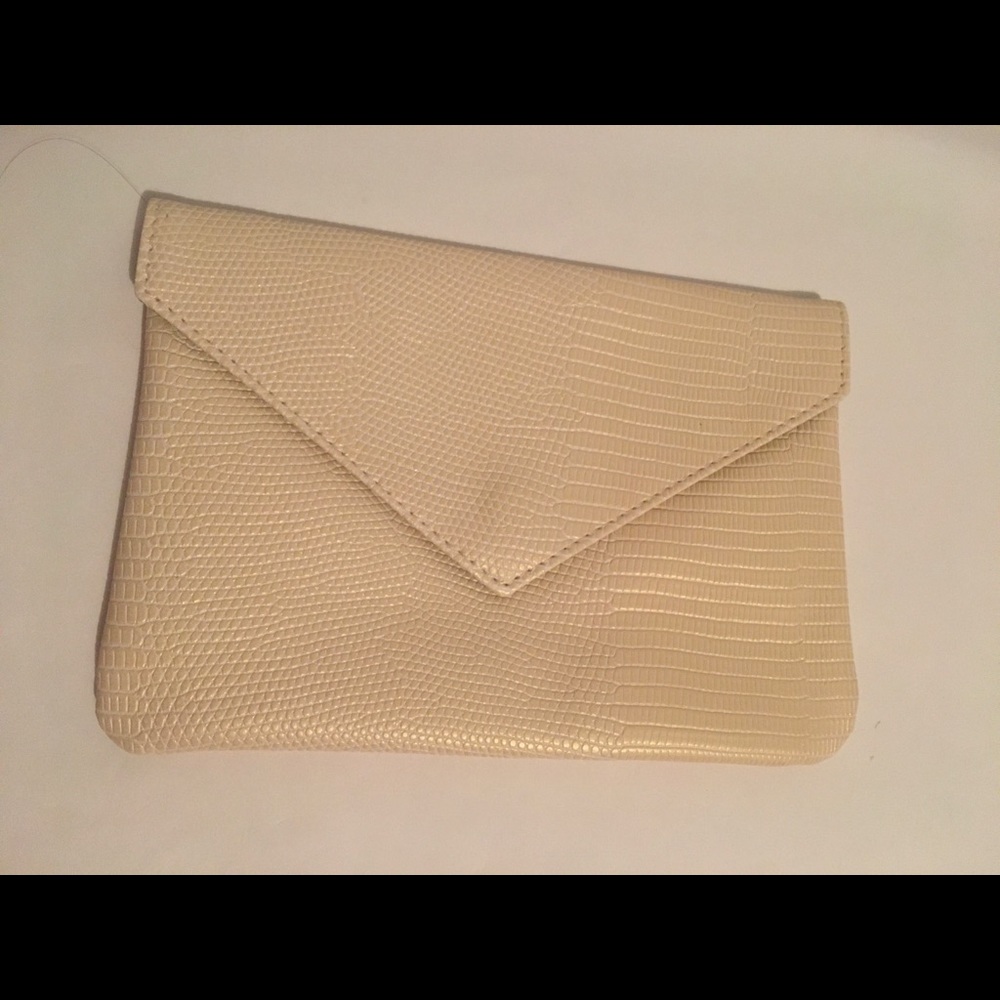 August 2021 
Ipsy glam bag
New 
Never Used